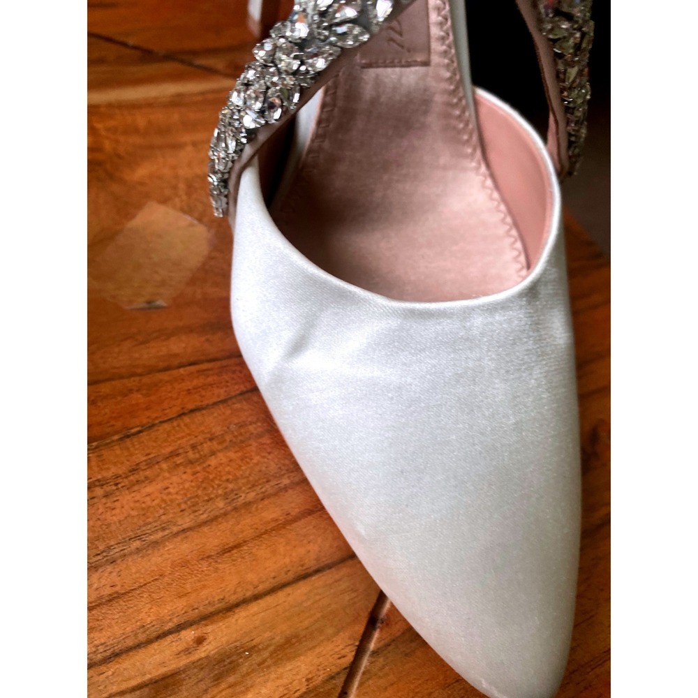 Pnina Tornai White Satin Pointed Toe Heels with Crystal Cross Straps - Picture 6 of 13